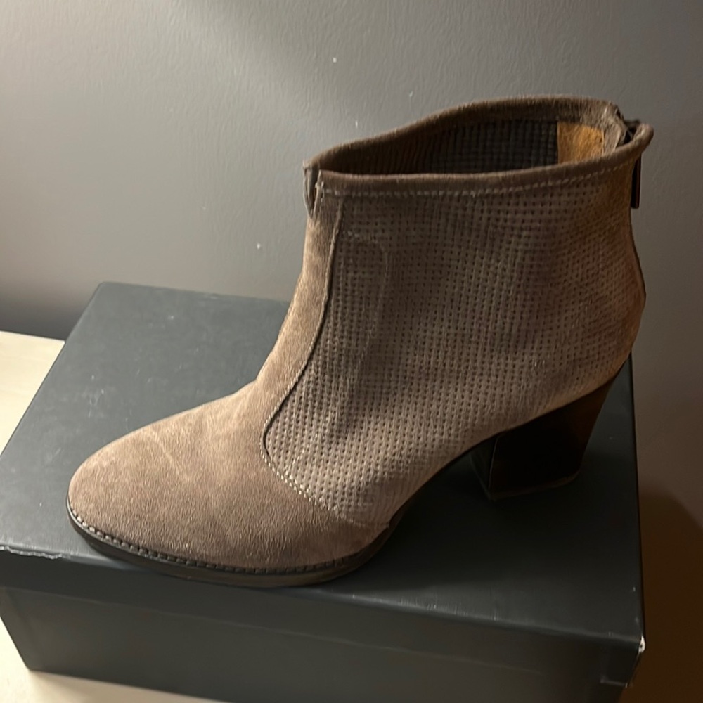 Aquatalia Faris Brown Perforated Suede Ankle Booties Size 8.5